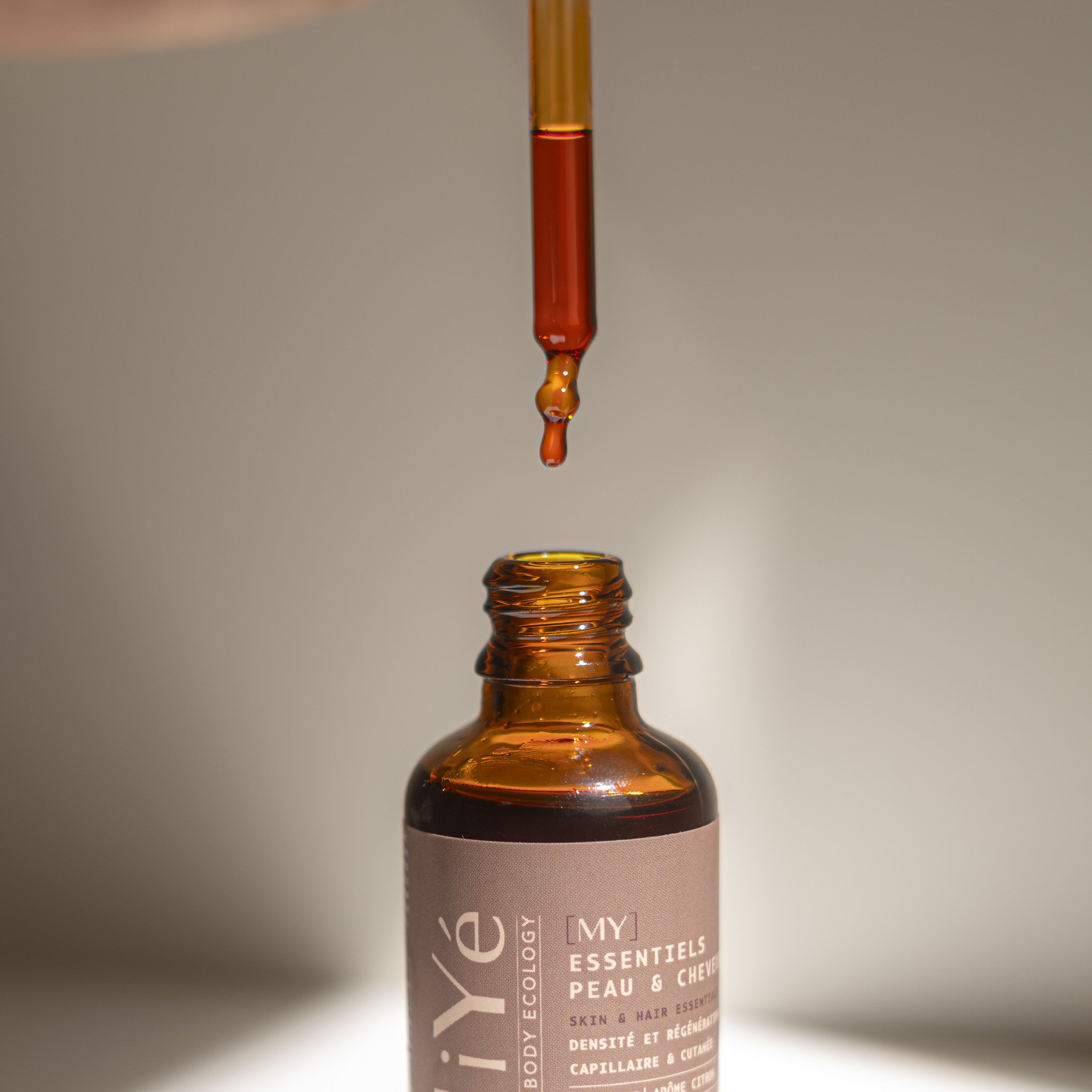 HUILE À INGÉRER ESSENTIEL PEAU & CHEVEUX - DENSITÉ CAPILLAIRE ET CHUTE DE CHEVEUX