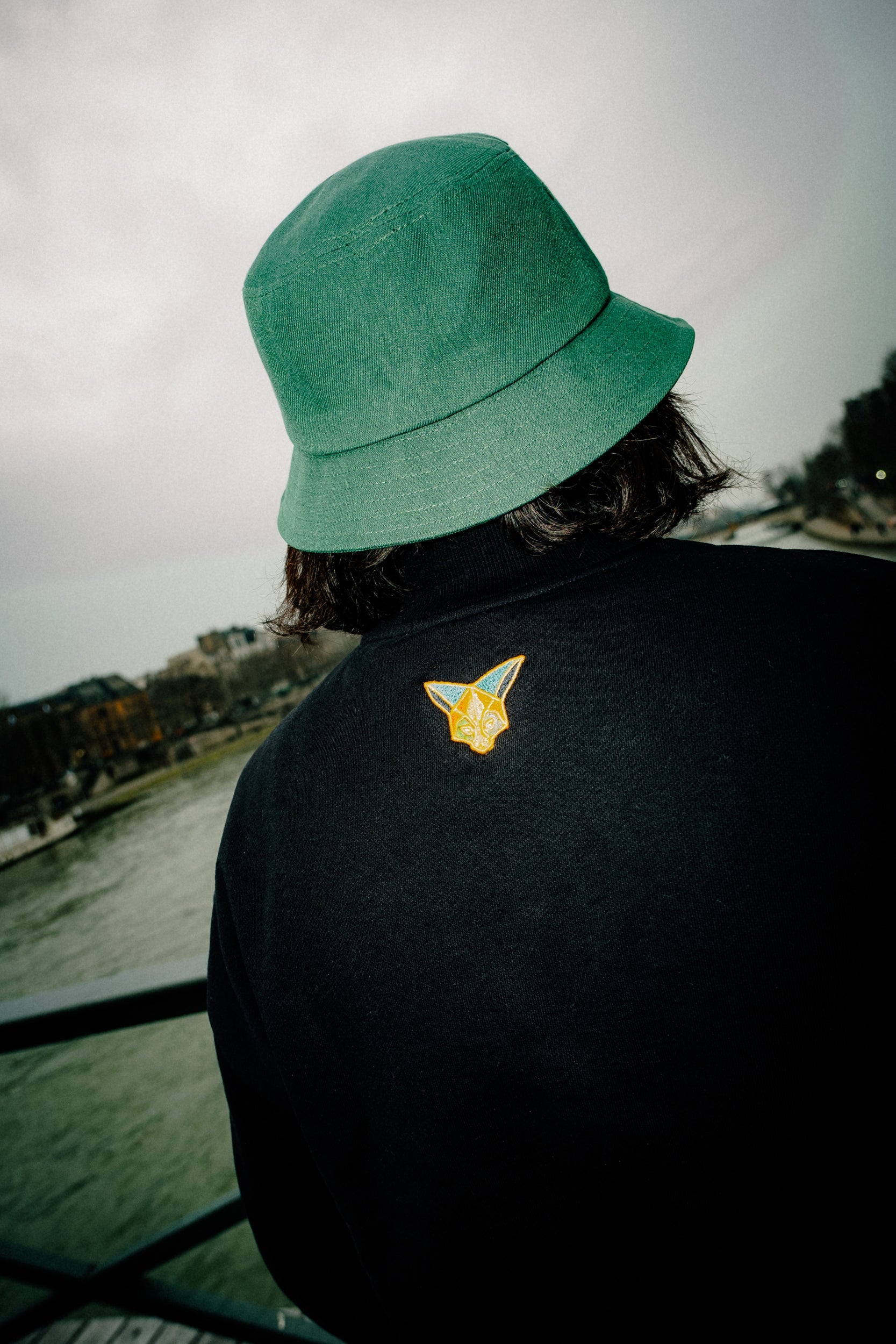 "FOUS MOI LA PAIX J'AI MES RÈGLES" 🩸 SWEAT À COL ZIPPÉ